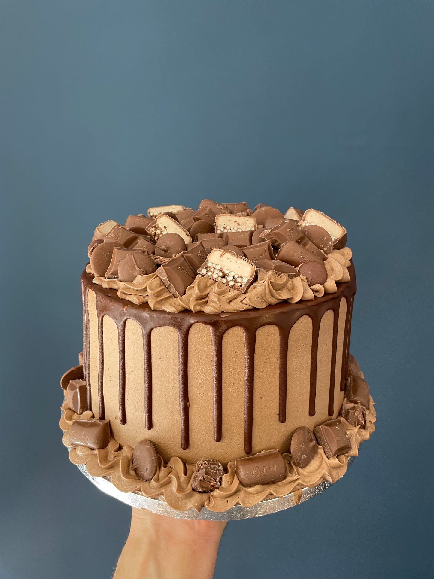 Chocolate Drip Cake - Please arrange pick up date before ordering 07310101000.