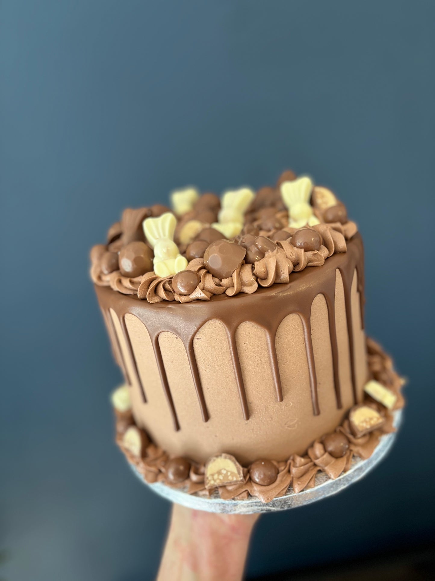 Chocolate Drip Cake - Please arrange pick up date before ordering 07310101000.