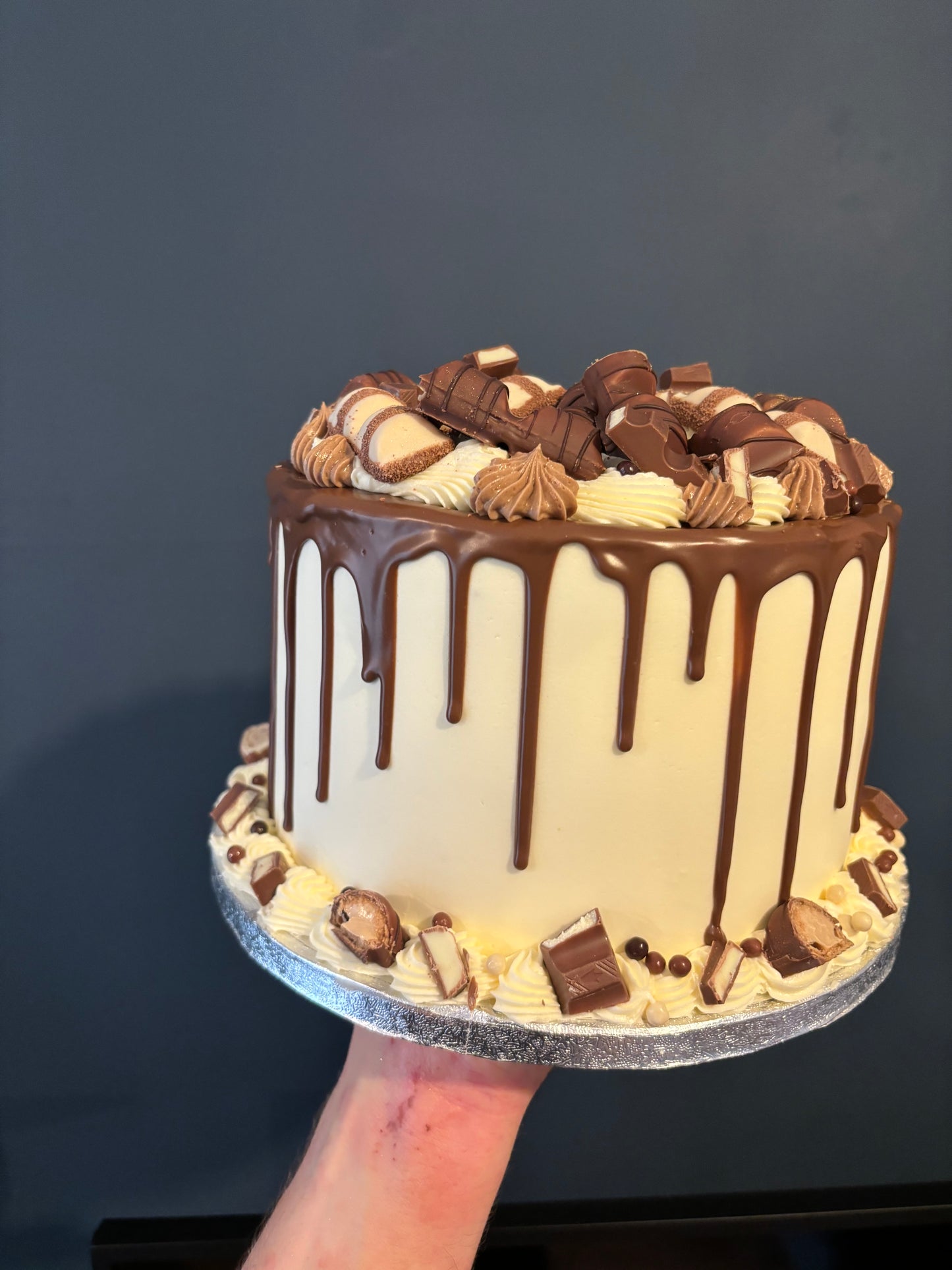 Chocolate Drip Cake - Please arrange pick up date before ordering 07310101000.