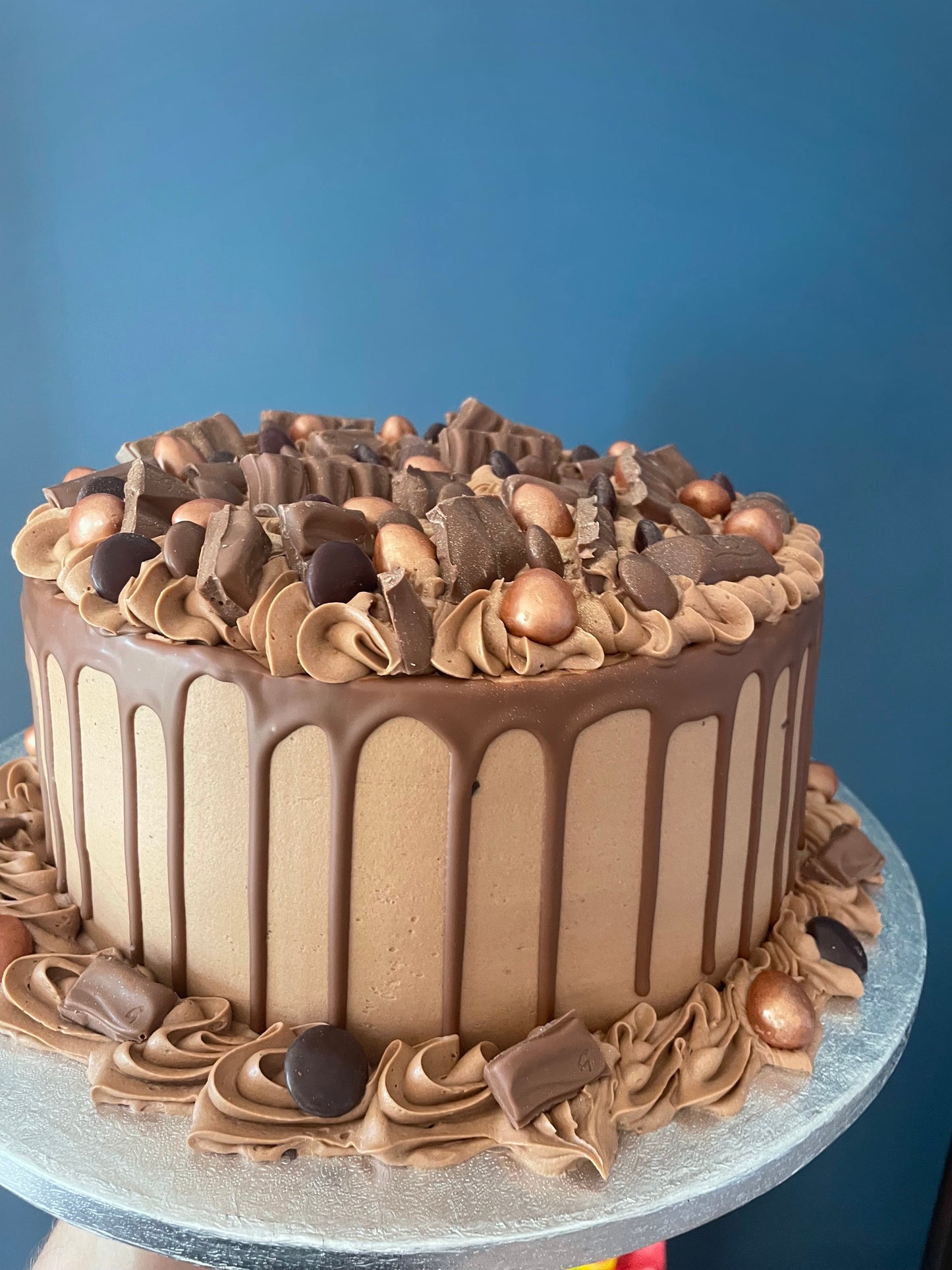 Chocolate Drip Cake - Please arrange pick up date before ordering 07310101000.